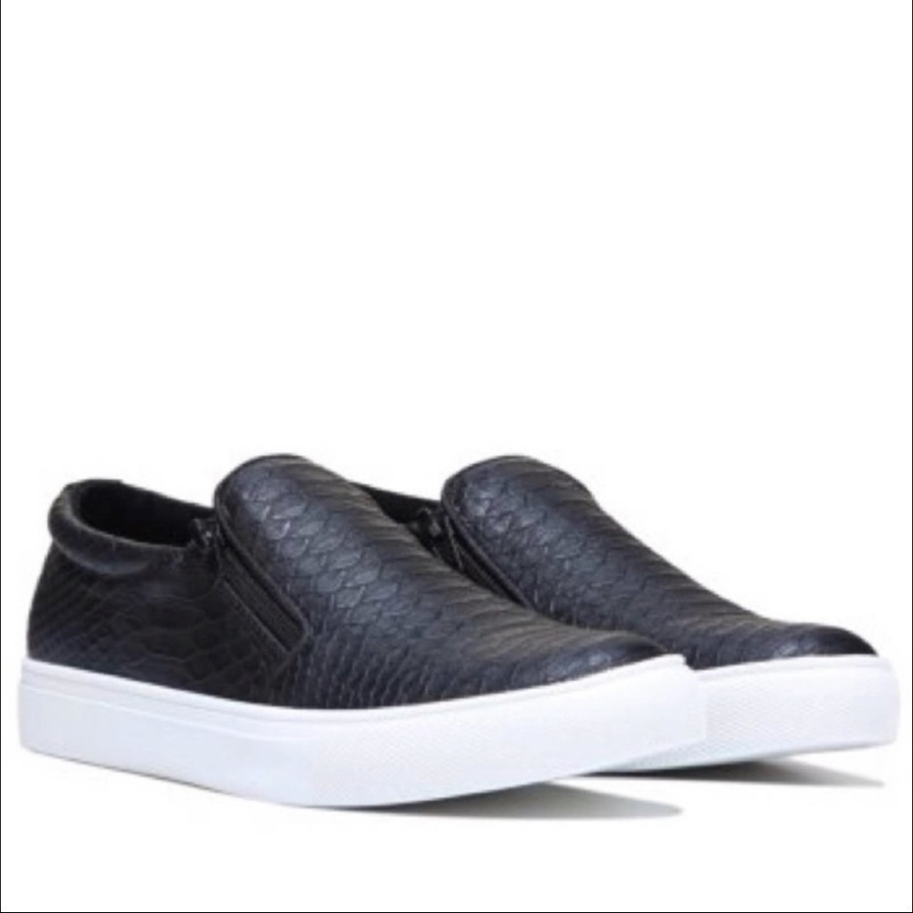 Women’s Report Ammon Slip on Black Shoes 6 US